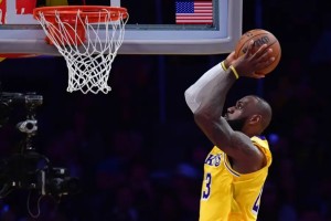 多细节显示湖人在逼詹姆斯离队，老詹或联手库里