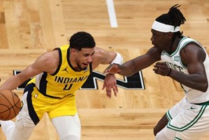 开云体育app下载-雄鹿后悔吗？霍勒迪化身绿军冲冠利器，让哈利吃瘪