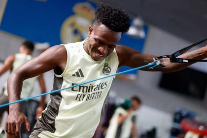 开云官方网-阿斯：维尼修斯国际比赛日留在队里训练，俱乐部对他充满期待